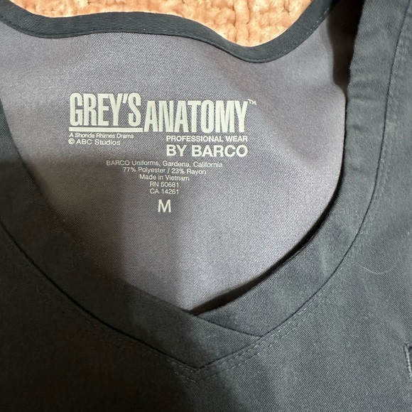 Greys anatomy scrub medium top AND joggers. - Picture 4 of 9